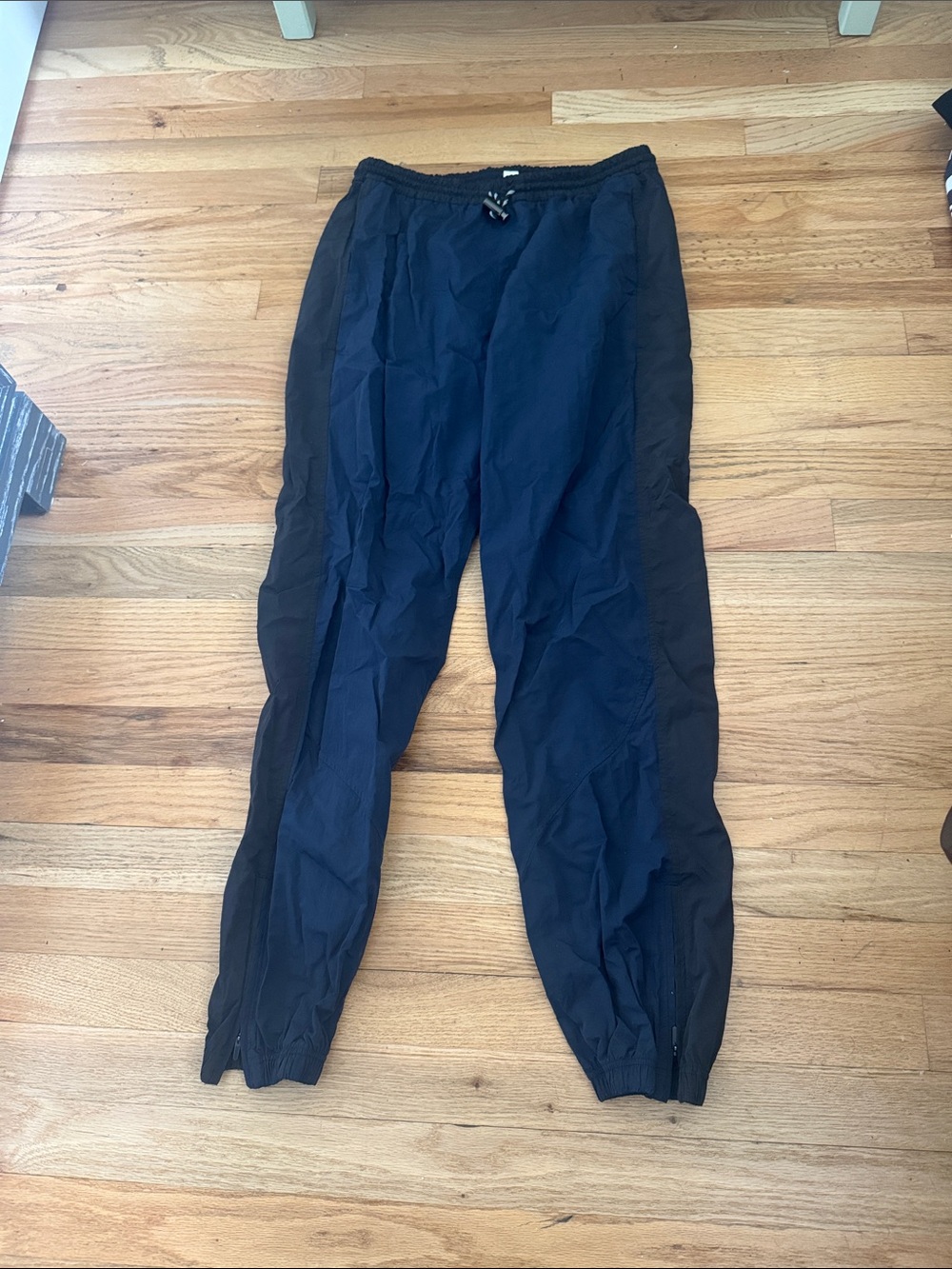 Lululemon Like New Navy/Black Lightweight Track Joggers Size 6